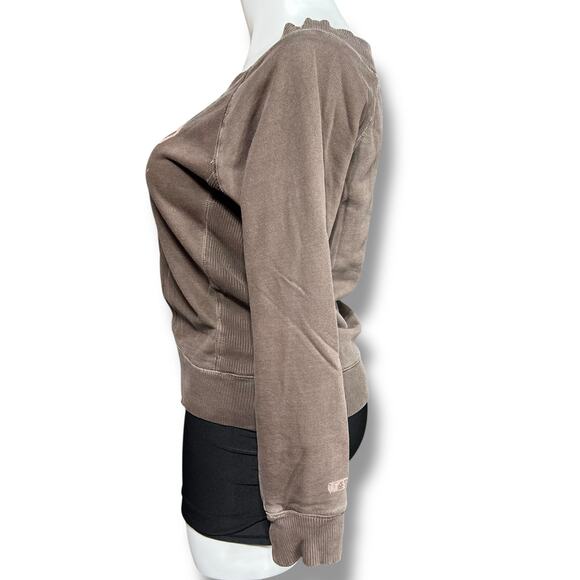 Old Navy Womens Y2K Sweatshirt Wide Boat Neck Graphic Print Banded Hem Brown Lar - Picture 5 of 10